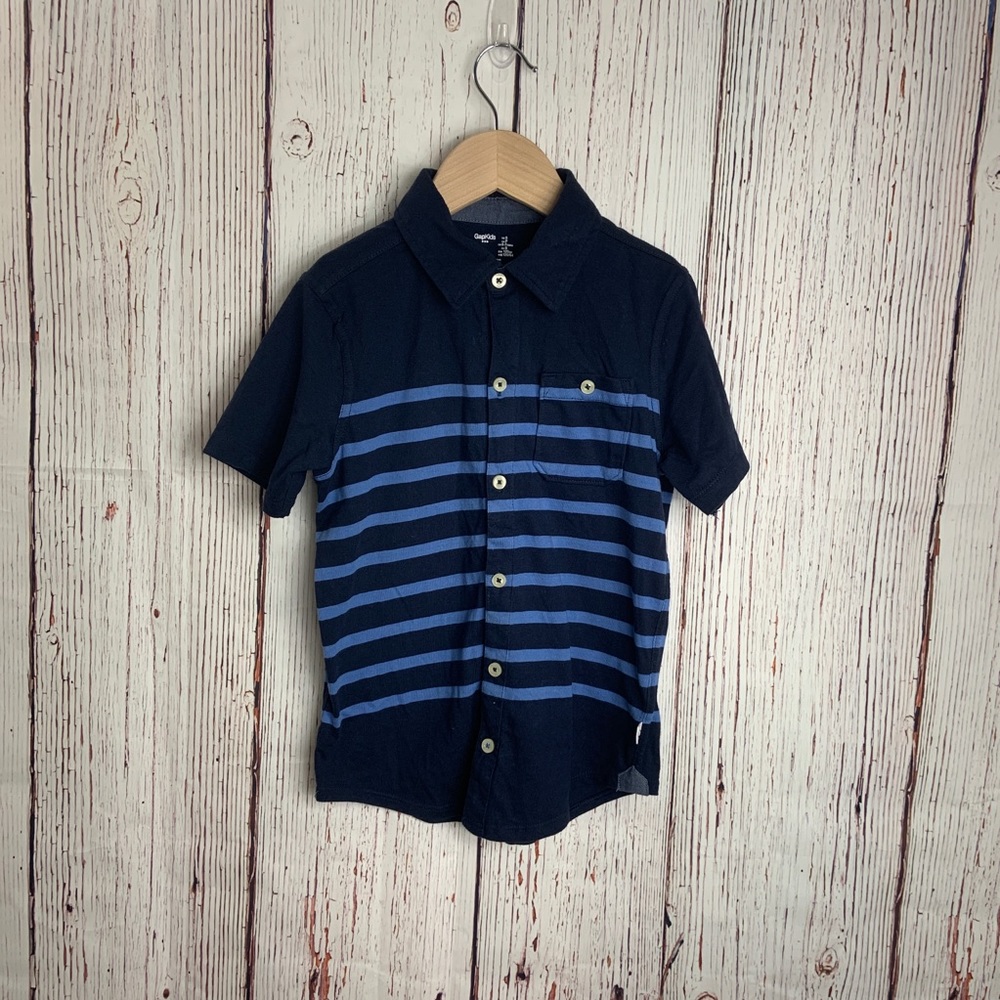 Gap Shorts sleeves shirt